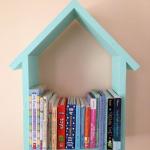 Turquoise House Bookshelf – Wall-Mounted Kids’ Book Display Rack
