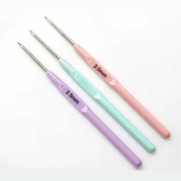 Small Size Plastic Crochet Hook Knitting Needles - 3Pcs/set- Weave Sweater Tools Cute Colorful Anti-slip Crochet Hook DIY Knitting Crafts Accessories